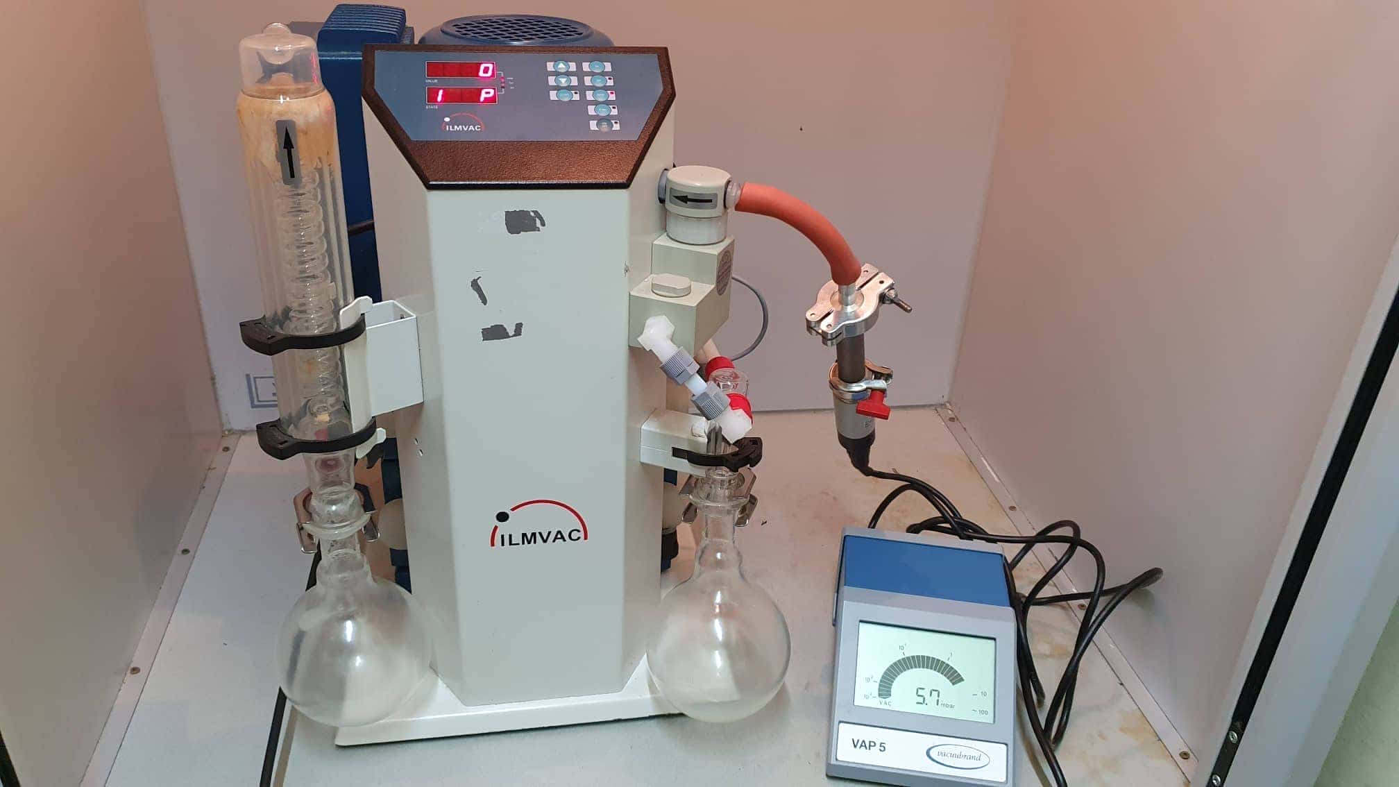 Ilmvac LVS 610 Tp Ecoflex Chemisch Resistente Vacuüm Pomp met Vacuüm Controller