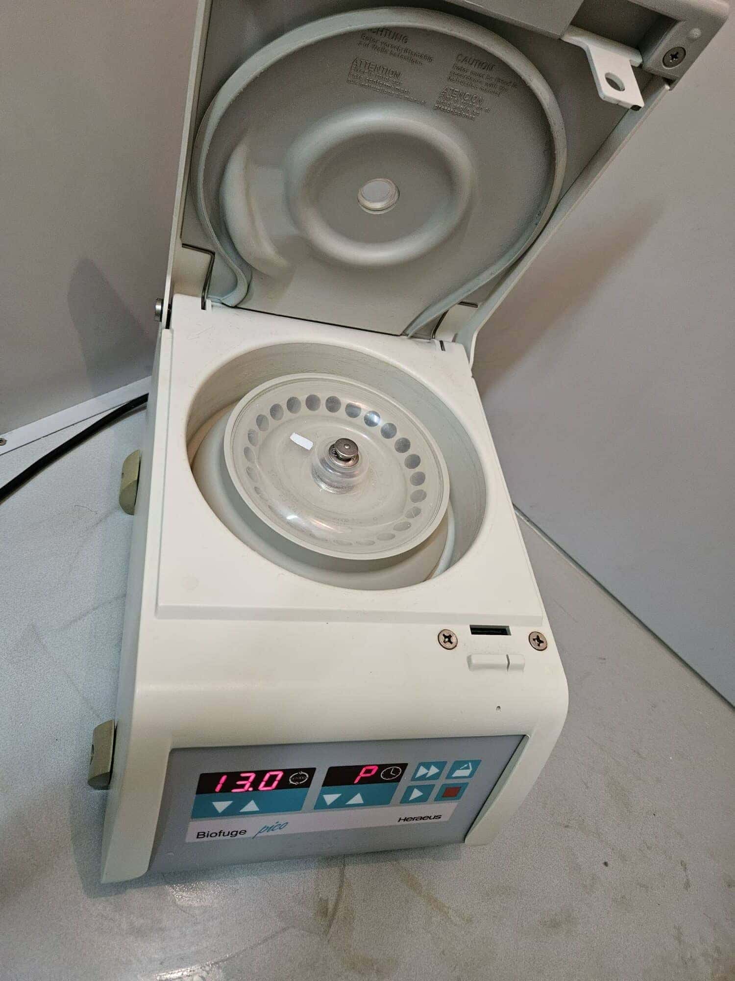 Heraeus-Biofuse-Pico-Centrifuge_Centrifuges-zonder-koeling_44270_4.jpeg