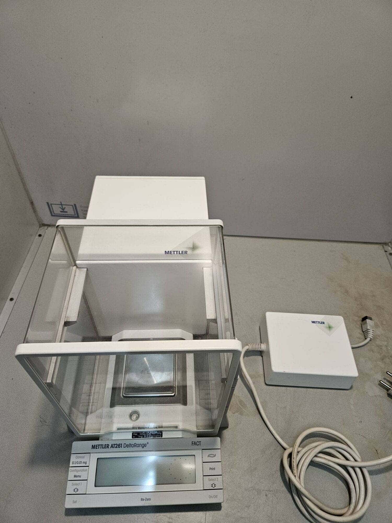 Mettler-Toledo-AT261-DeltaRange-Analytische-Balans_Analytische-Balansen_44732_4.jpeg