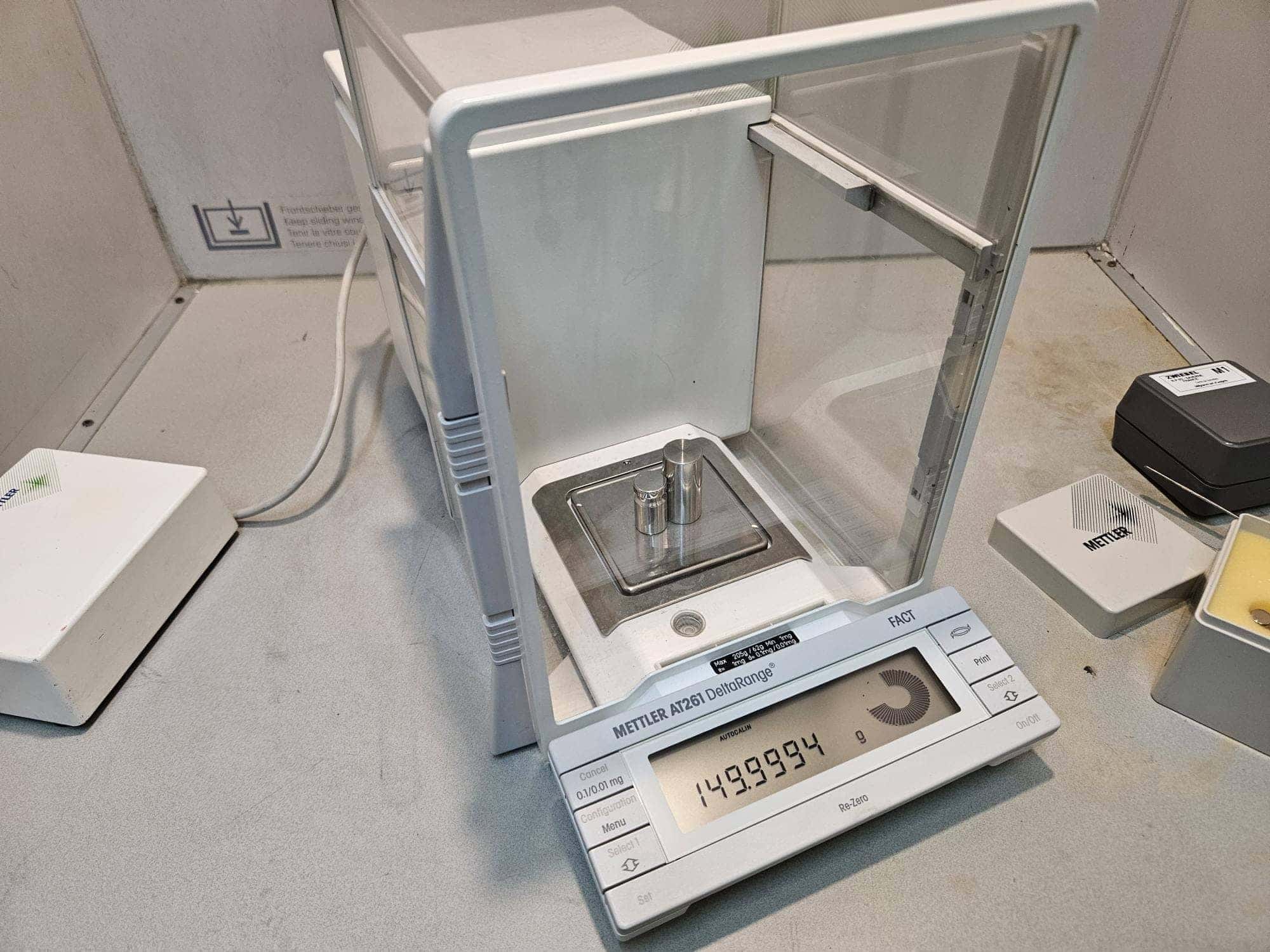 Mettler-Toledo-AT261-DeltaRange-Analytische-Balans_Analytische-Balansen_44732_4.jpeg