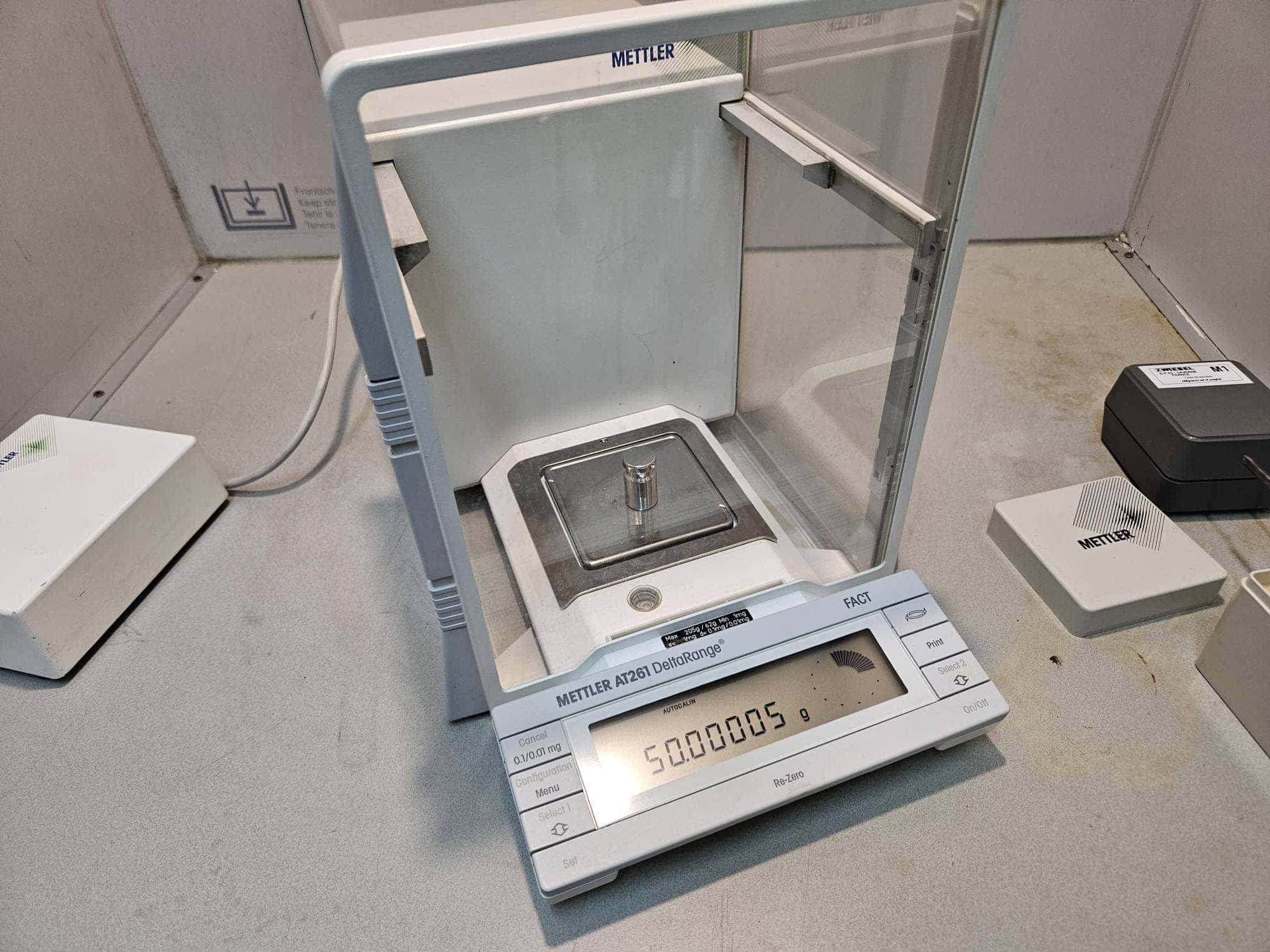 Mettler-Toledo-AT261-DeltaRange-Analytische-Balans_Analytische-Balansen_44732_4.jpeg