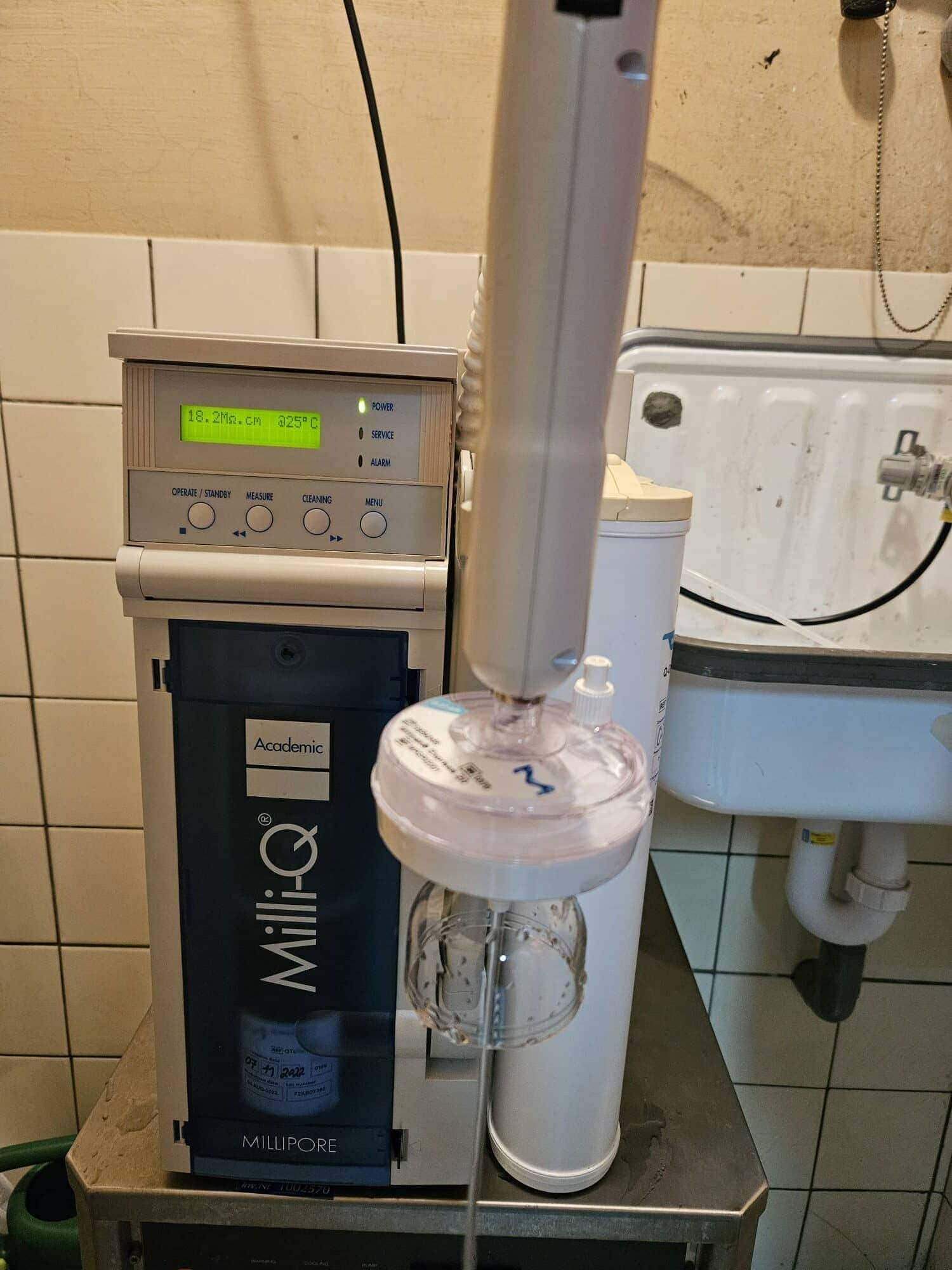 Millipore-Milli-Q-Academic-Waterzuiveringssysteem_Zuiver-Water_46784_4.jpeg