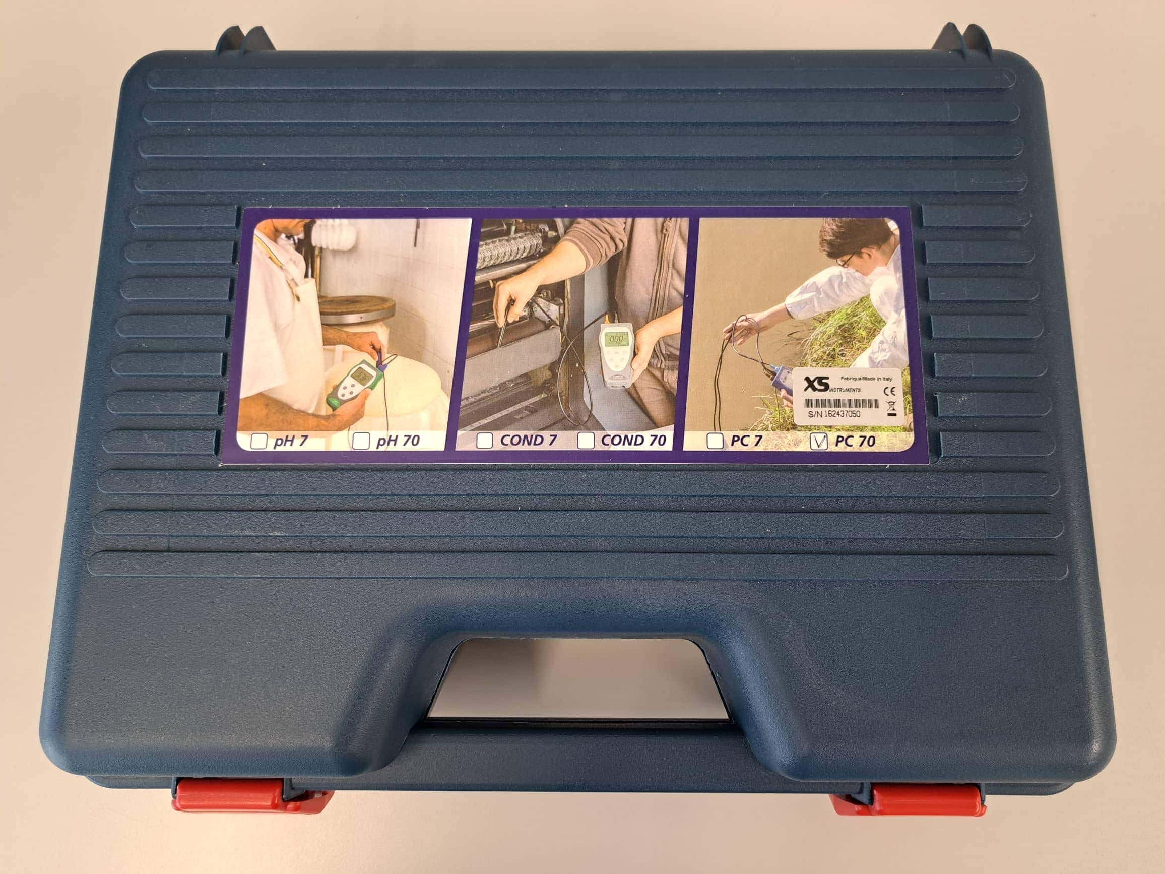 XS-Instruments-PC70-Waterproof-pHmVCondTemp-Meter_Combi-meter_47213_4.jpeg