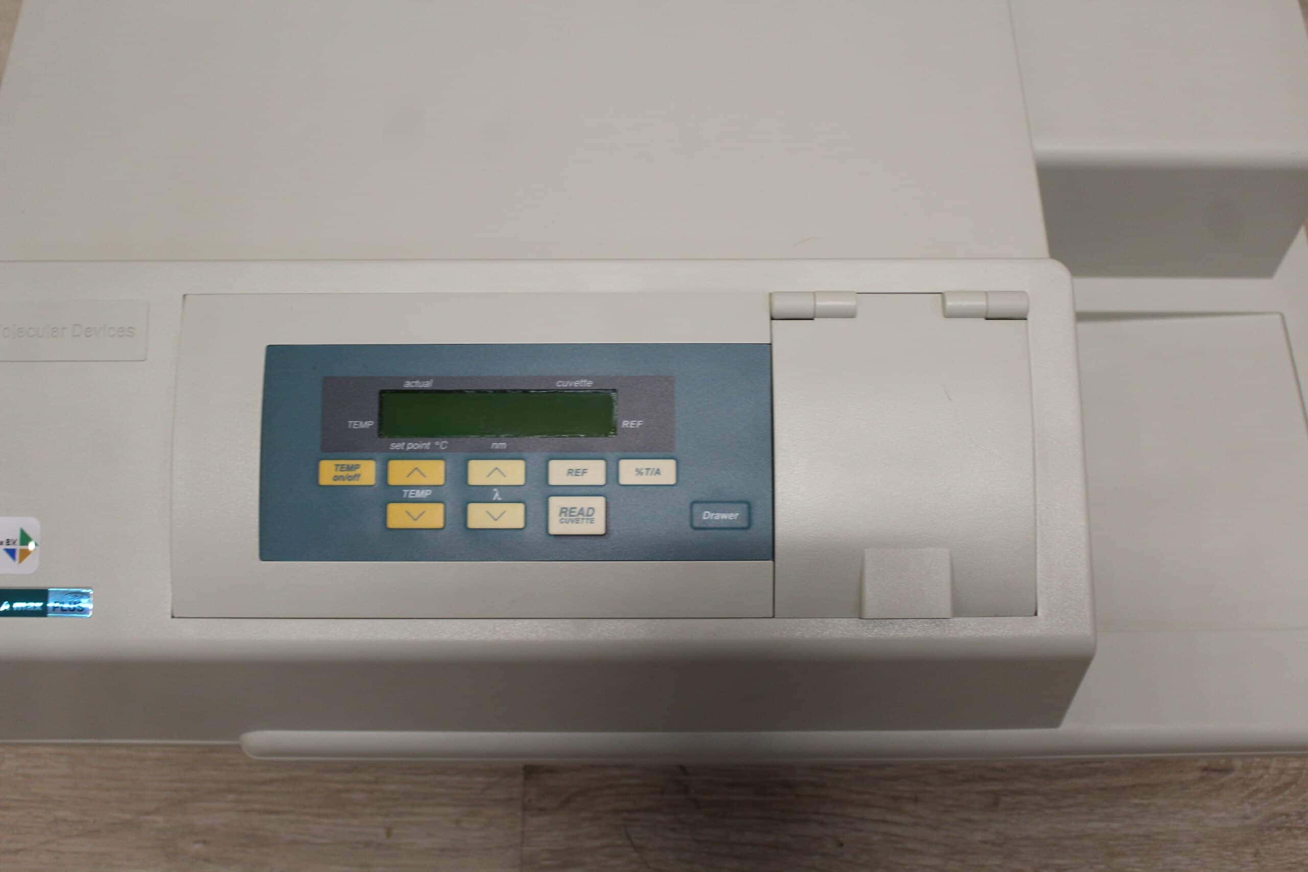 Molecular-Devices-SpectraMax-Plus-384-Absorbance-Microplate-Reader_Spectrometers_44176_4.jpeg