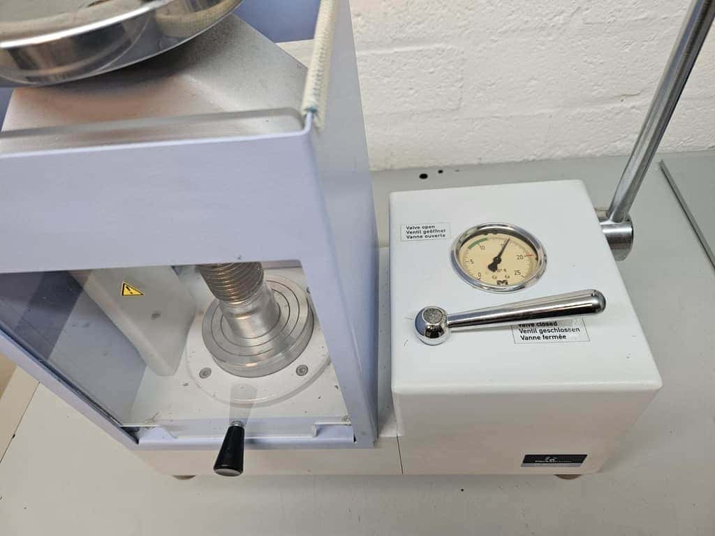 Perkin elmer accessory hydraulic press met beschermkappen (1)