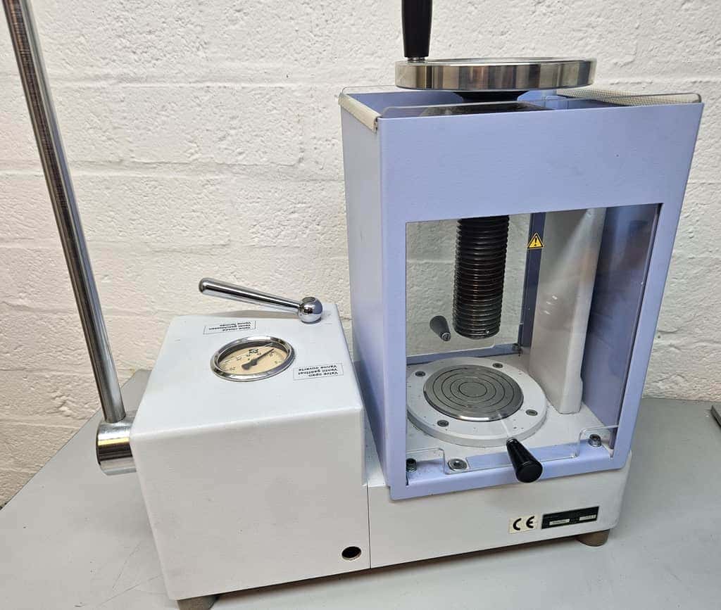 Perkin elmer accessory hydraulic press met beschermkappen