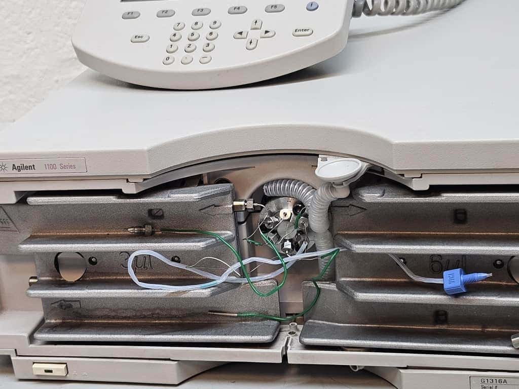 Agilent G1316A column compartment with column switching valve (3)