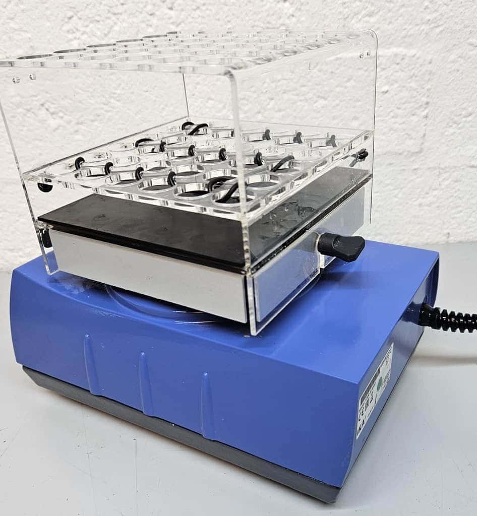 Ika vibrax vxr met vx2 reageerbuisopzet (1)