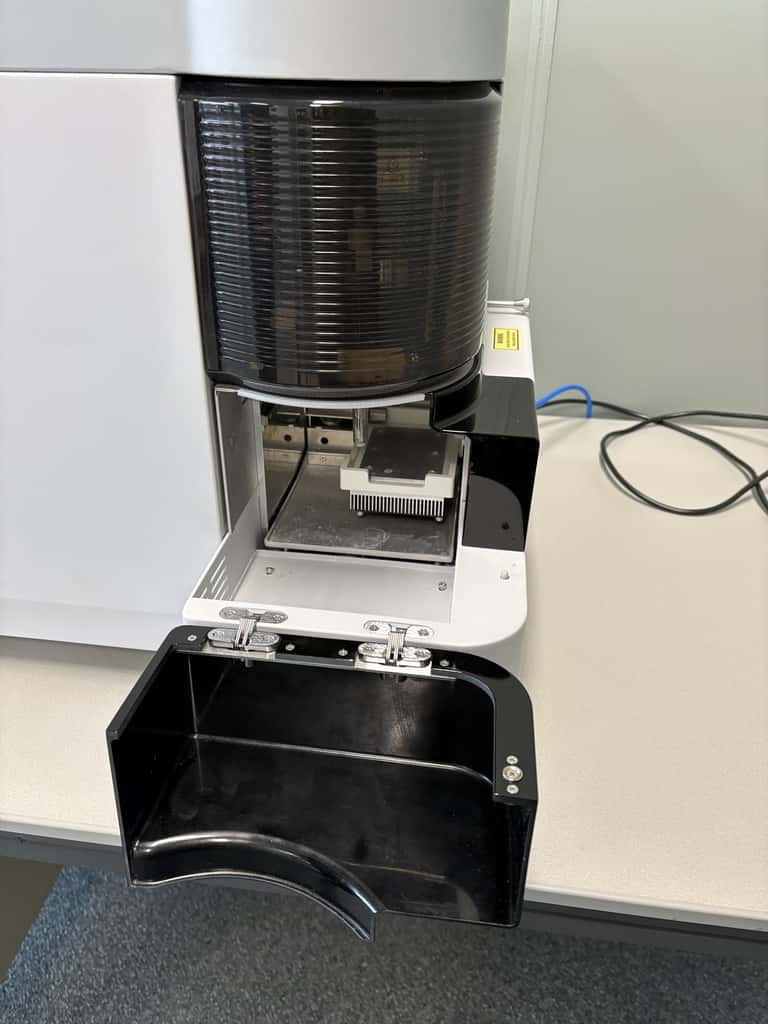 Cytek Northern Lights 40 Channel Flow Cytometer + Cytek Aurora Auto Micro-Sampling System (1)