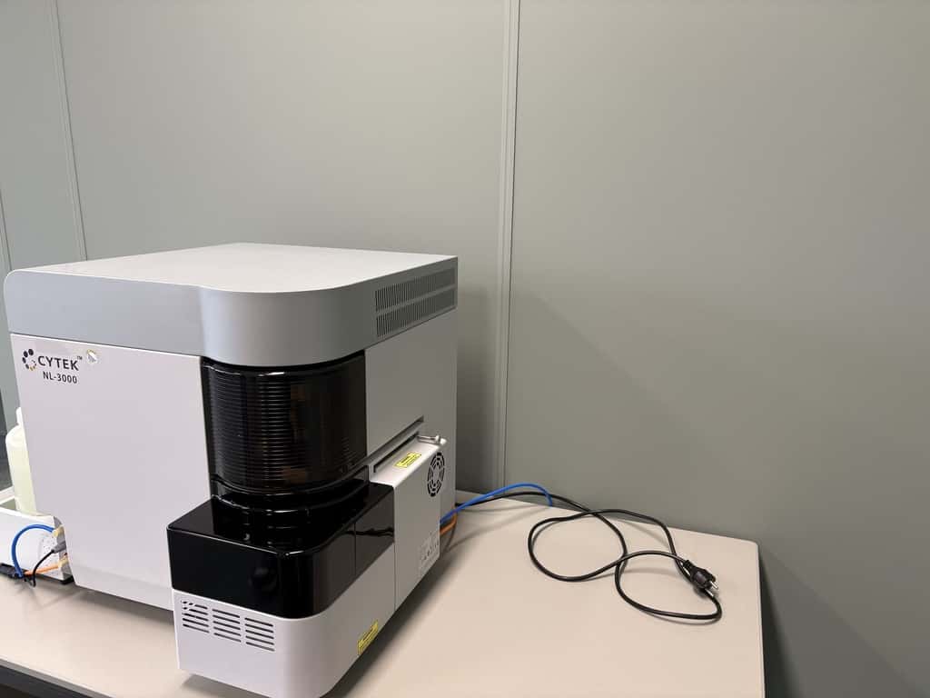 Cytek Northern Lights 40 Channel Flow Cytometer + Cytek Aurora Auto Micro-Sampling System (3)