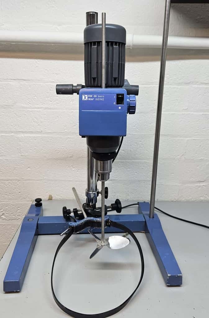 IKA RW28 Basic bovenroerder IKA R2723 H-statief IKA RH5 spanhouder met kruismoffel KA R1385 propellerroerder (1)