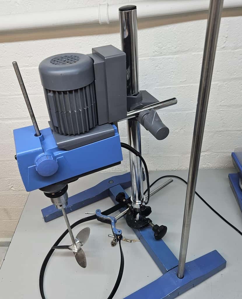 IKA RW28 Basic bovenroerder IKA R2723 H-statief IKA RH5 spanhouder met kruismoffel KA R1385 propellerroerder