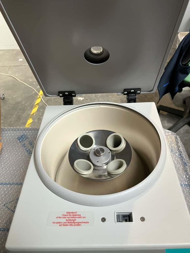 Laboratory centrifuges (4)