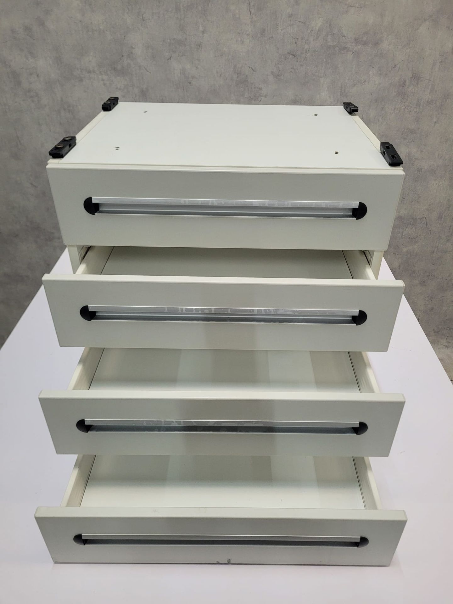 38254-LM-18301-Interfurn-4-Lade-Onderkast-3