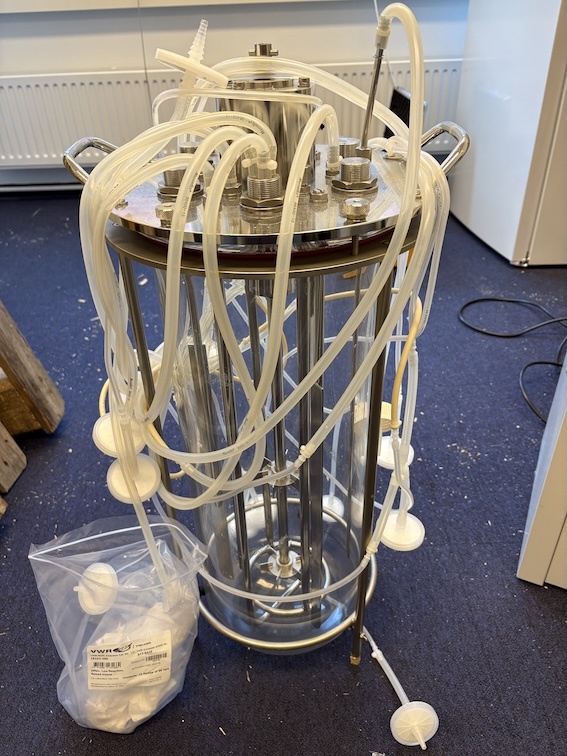 GMP Applikon Fermentation System (1)