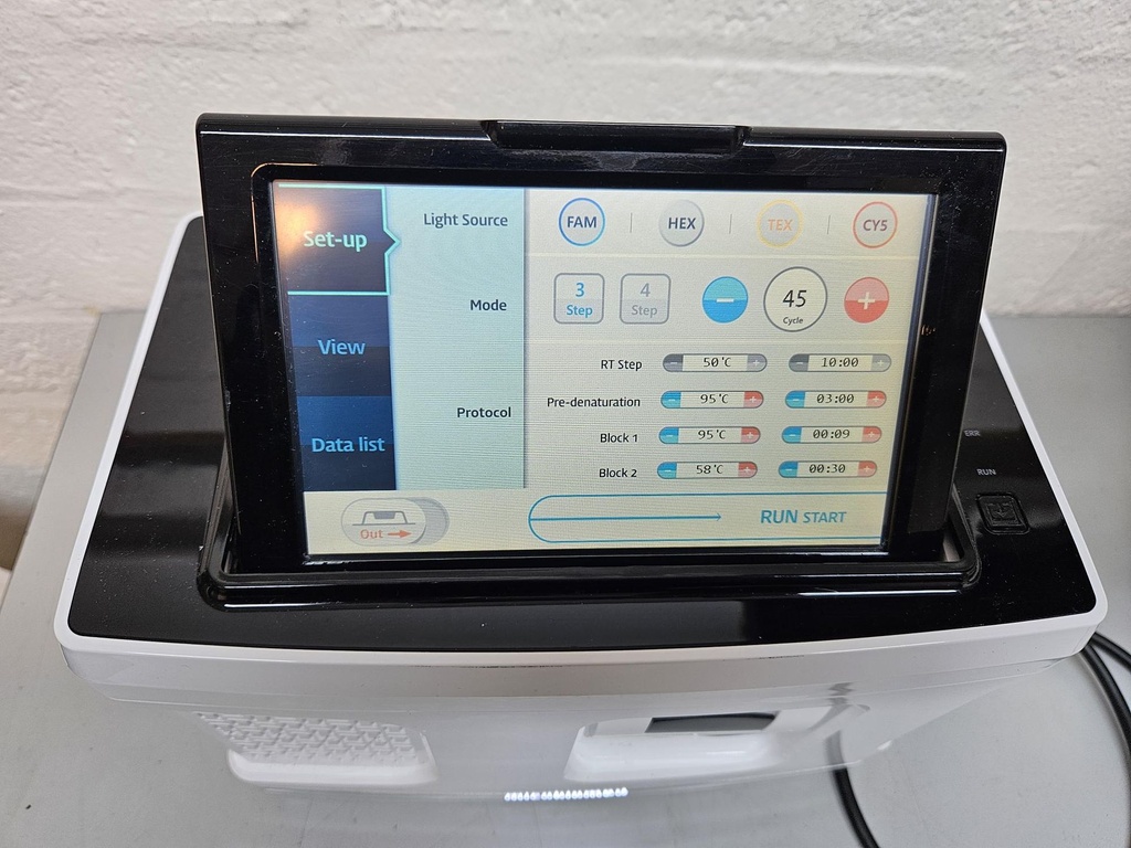 MiCo biomed veri-q pcr 316 draagbaar pcr apparaat (1)