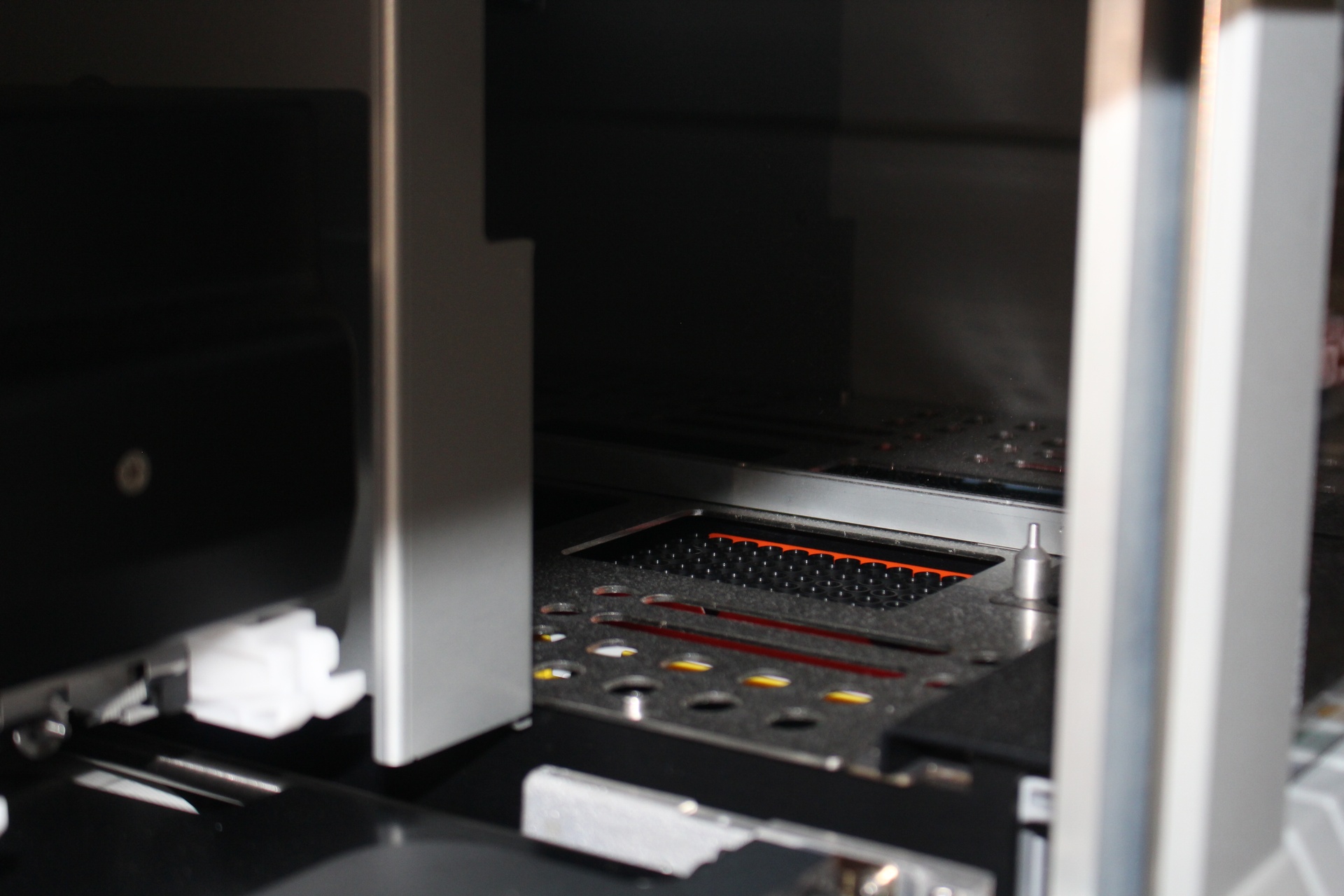 52280-IC-29187-BioM-rieux-EMAG-Nucle-nezuur-Extractie-Systeem